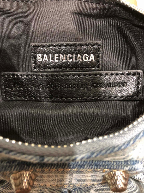 Ba*len*cia*ga women
