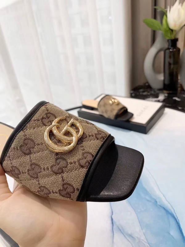 G*u*i gg matelassé canvas slide sandal