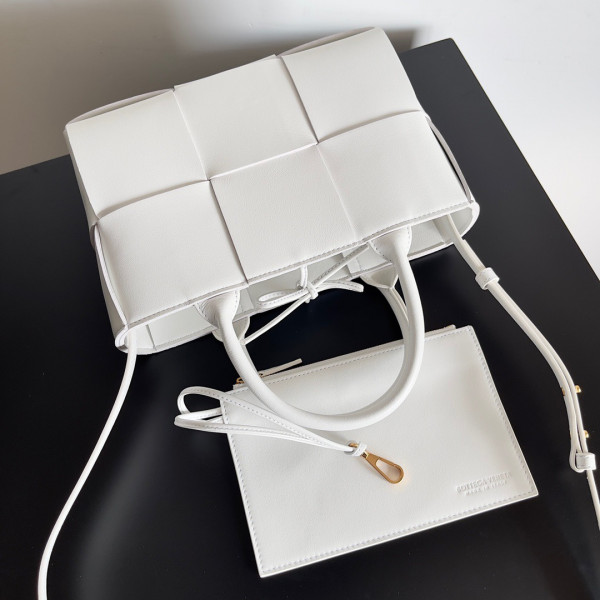 bo*te*ga Ve*ne*ta arco mini tote