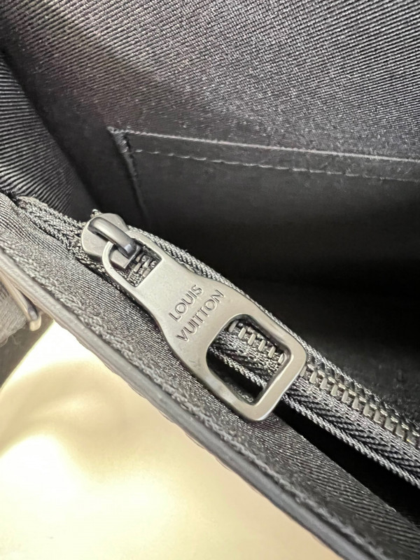 l0*is V*t0n s lock briefcase