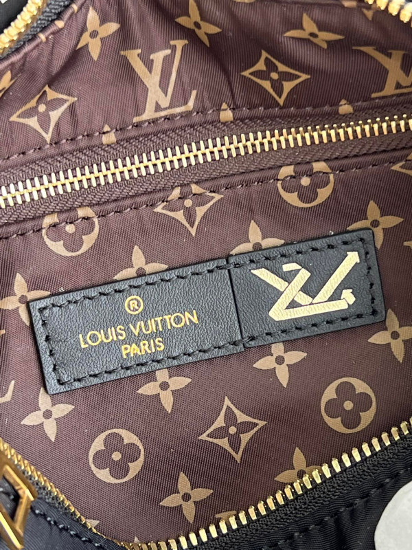l0*is V*t0n speedy bandoulière 25