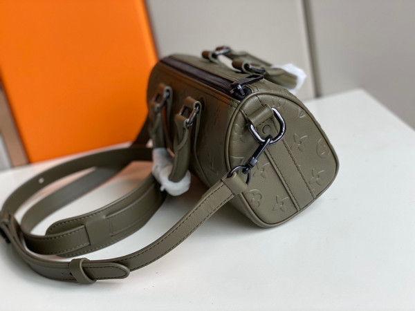 l0*is V*t0n keepall xs