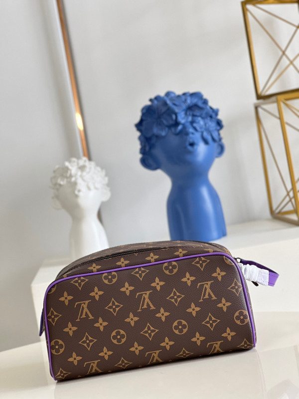 l0*is V*t0n dopp kit toilet pouch