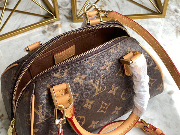 l0*is V*t0n vintage bag