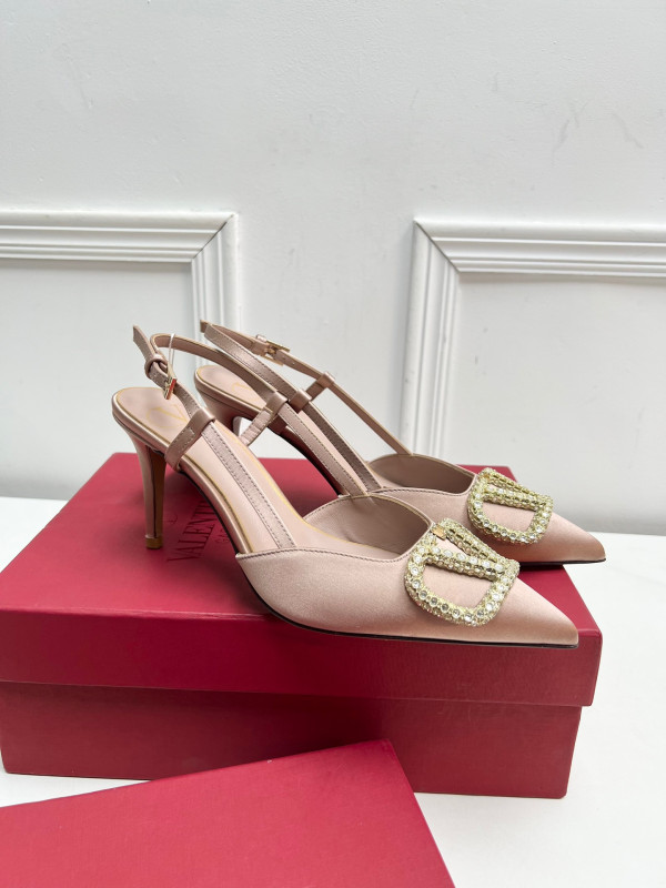 Va1e*ntin0  sandal