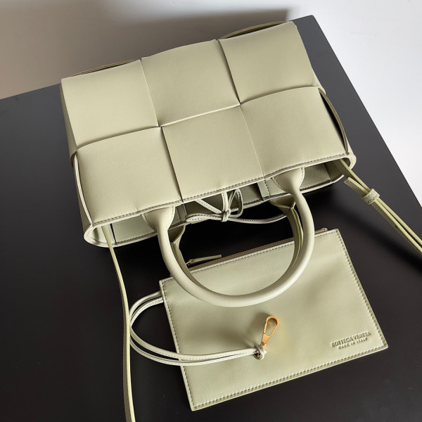 bo*te*ga Ve*ne*ta arco mini tote