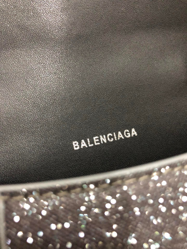 Ba*len*cia*ga hourglass