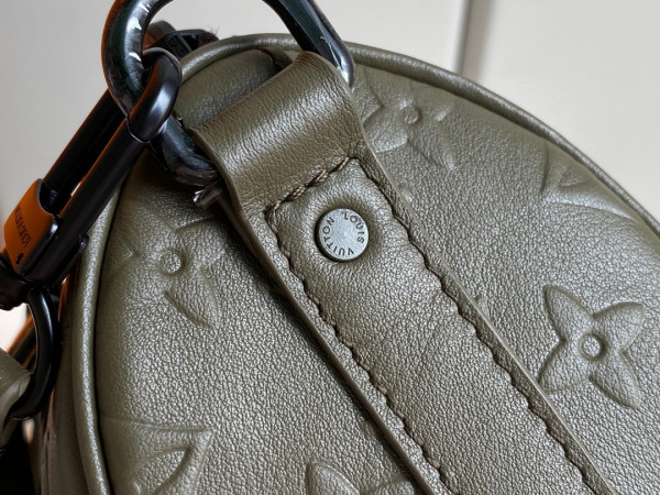 l0*is V*t0n keepall xs