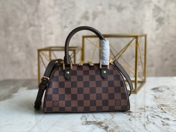 l0*is V*t0n vintage bag