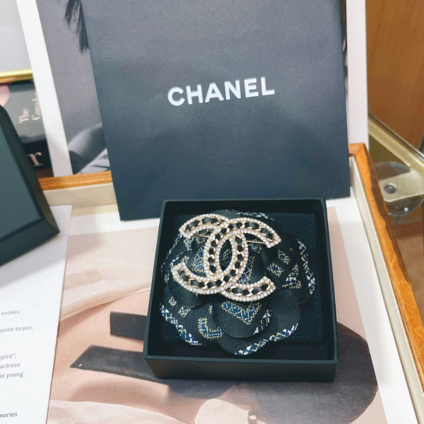 CL BROOCH