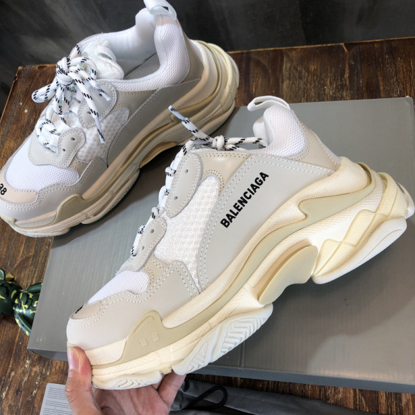 Ba*len*cia*ga triple s