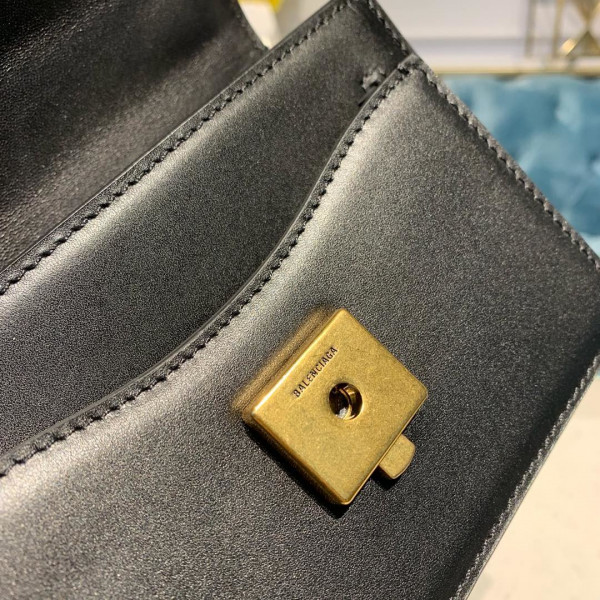 Ba*len*cia*ga sharp xs satchel