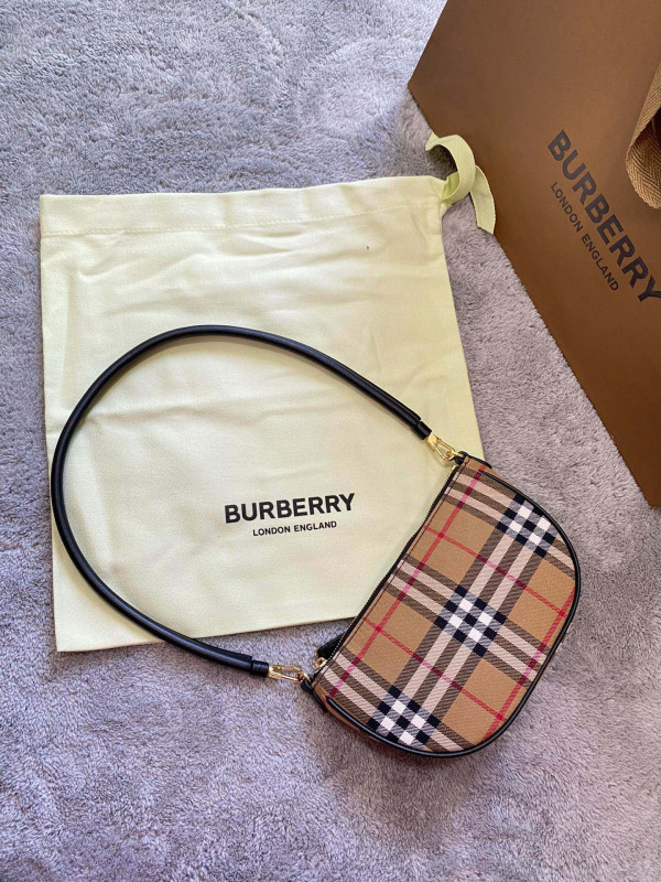 B**rry olympia pouch