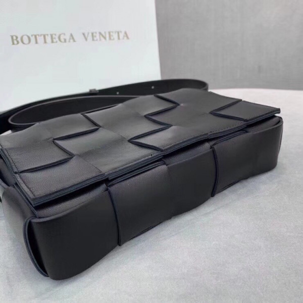 bo*te*ga Ve*ne*ta cassette