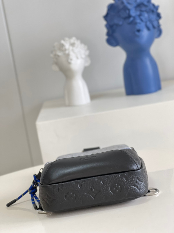l0*is V*t0n avenue slingbag