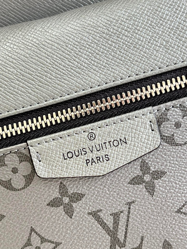 l0*is V*t0n discovery backpack pm