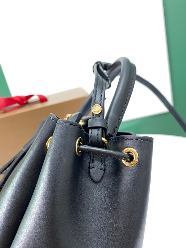 B**rry bucket bag