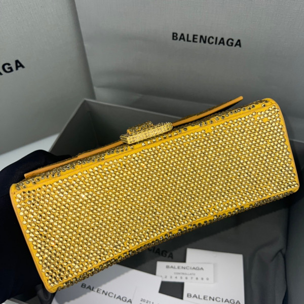 Ba*len*cia*ga hourglass