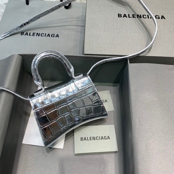 Ba*len*cia*ga hourglass