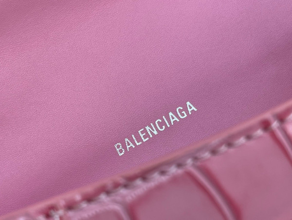 Ba*len*cia*ga hourglass