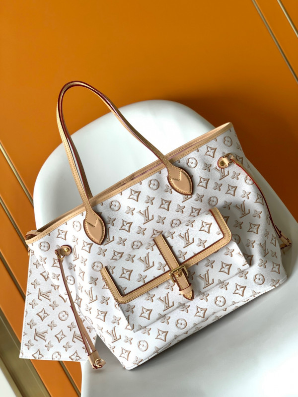 l0*is V*t0n neverfull mm