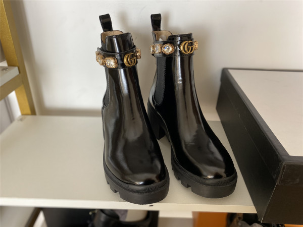 G*u*i embroidered leather ankle boot with belt