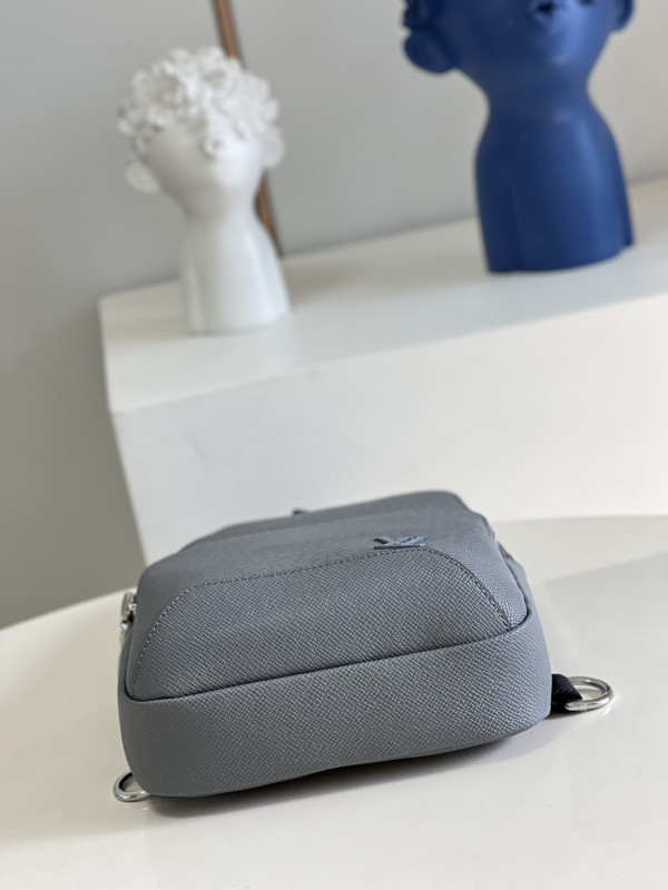 l0*is V*t0n avenue sling bag