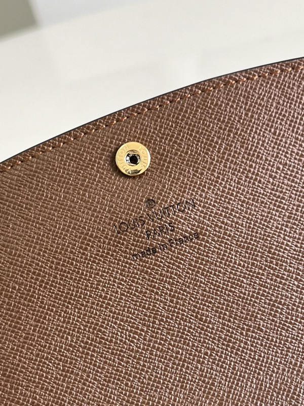 l0*is V*t0n emilie wallet