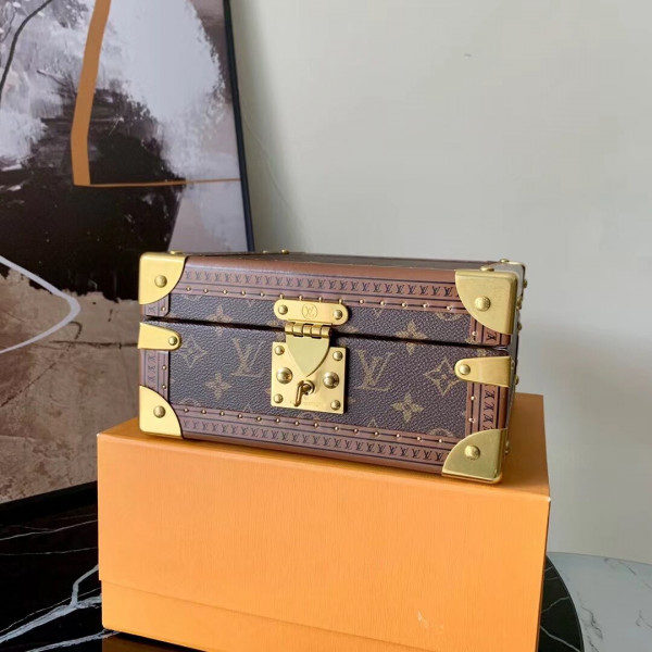 l0*is V*t0n jewelry box