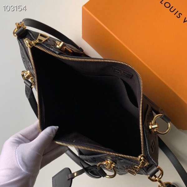 l0*is V*t0n v tote mm