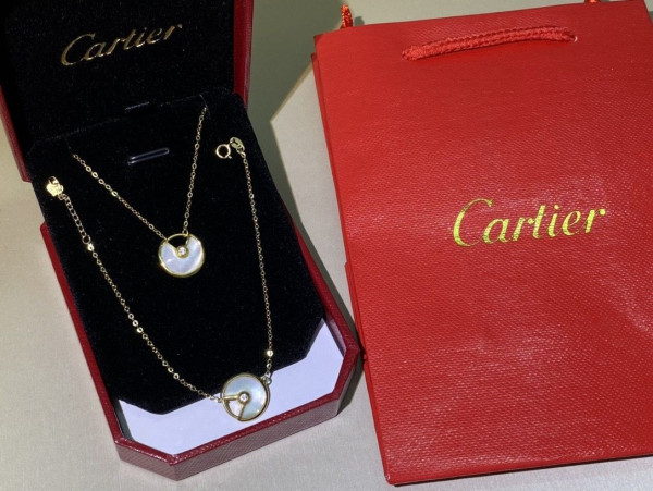 Ca*t*er amulet necklace