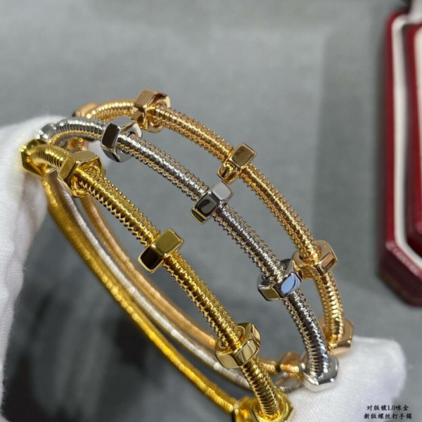 Ca*t*er  bracelet