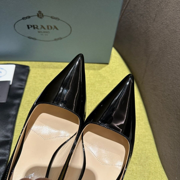 Pra*a pumps