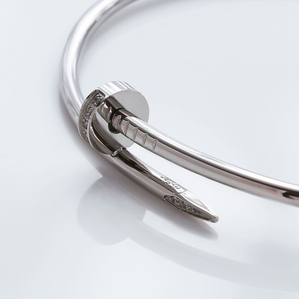 Ca*t*er  bracelet