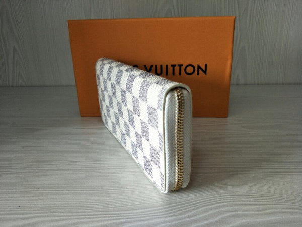 l0*is V*t0n clemence wallet