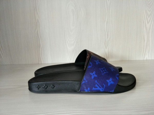 l0*is V*t0n slippers