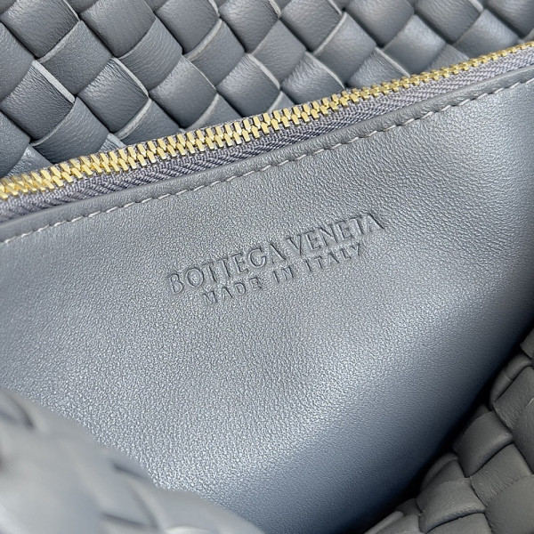 bo*te*ga Ve*ne*ta  small cobble shoulder bag