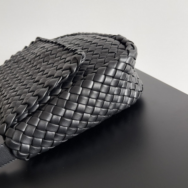 bo*te*ga Ve*ne*ta  small cobble shoulder bag
