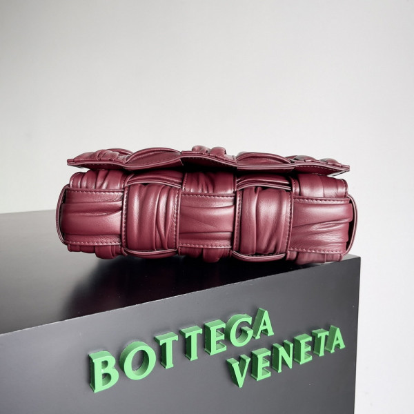 bo*te*ga Ve*ne*ta cassette