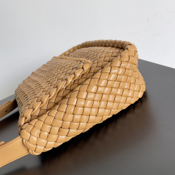 bo*te*ga Ve*ne*ta  small cobble shoulder bag