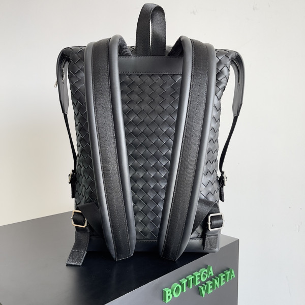 bo*te*ga Ve*ne*ta arco backpack
