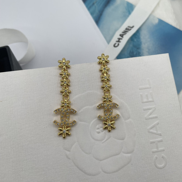 CL EARRINGS