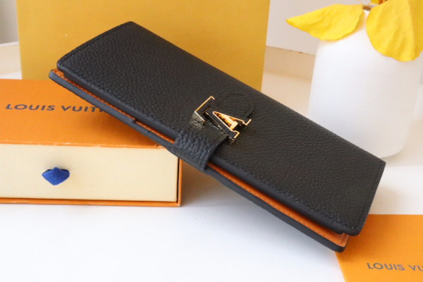 l0*is V*t0n vertical wallet