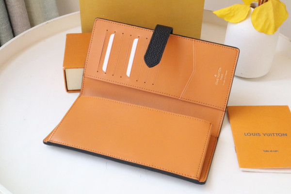 l0*is V*t0n vertical wallet