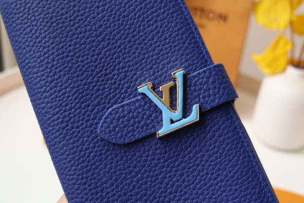 l0*is V*t0n vertical wallet