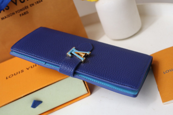 l0*is V*t0n vertical wallet