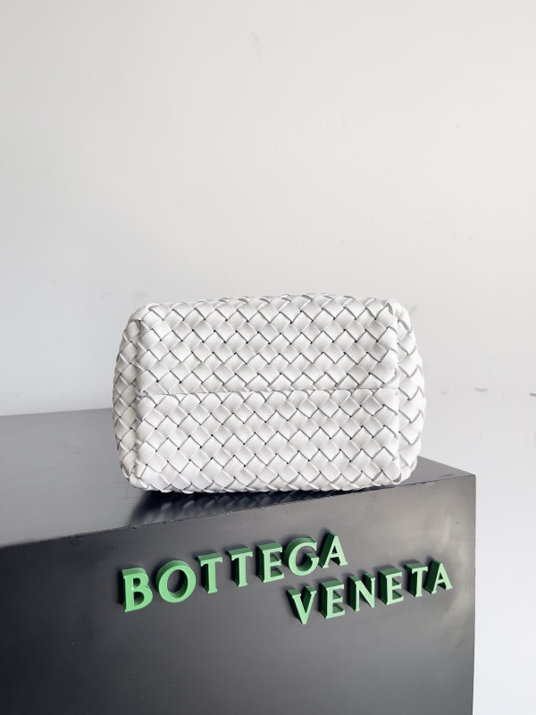 bo*te*ga Ve*ne*ta small andiamo