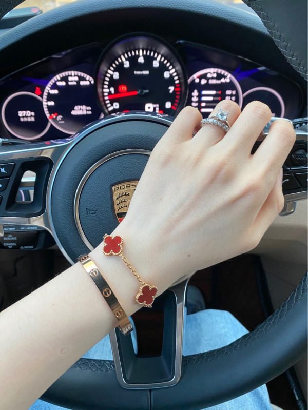 V*N CL*F & arpels perlée bracelet