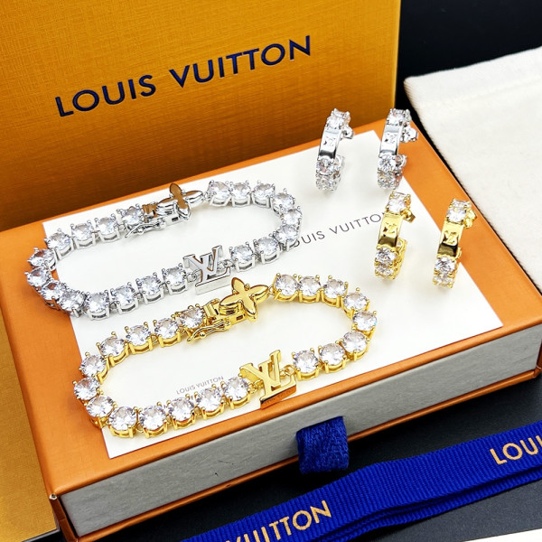 l0*is V*t0n earrings