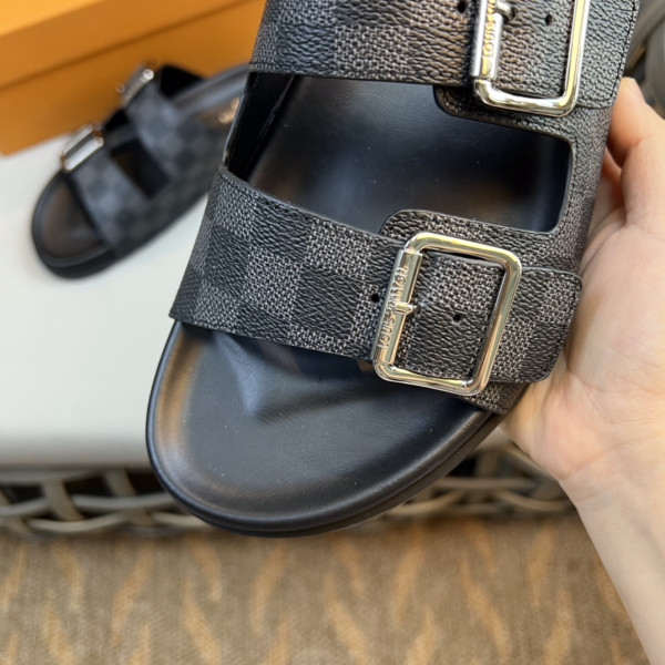 l0*is V*t0n slippers